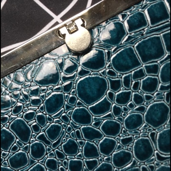 Gina Concepts Teal Snake Skin Wallet - Picture 5 of 5